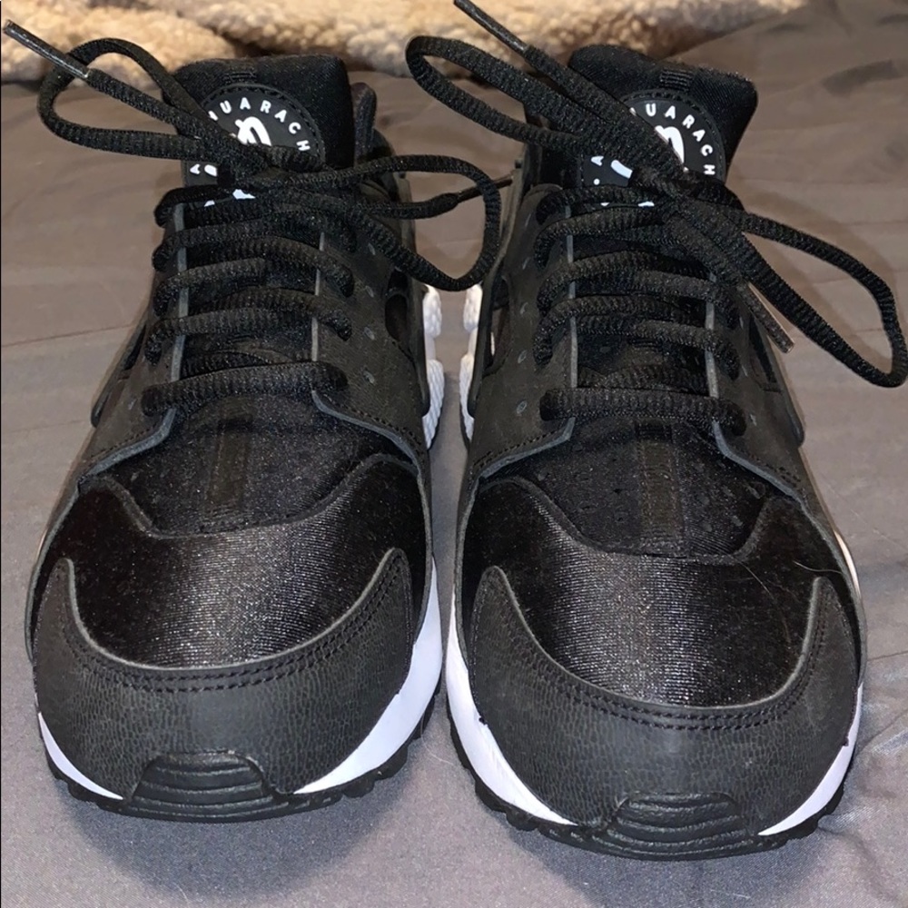 NIKE air huaraches